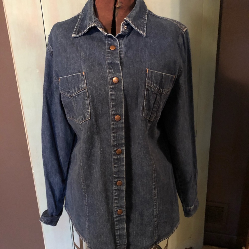 Blue jean blouse with snaps